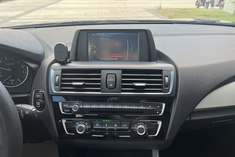 宝马1系(进口) 2016款 118i 领先型局部细节16