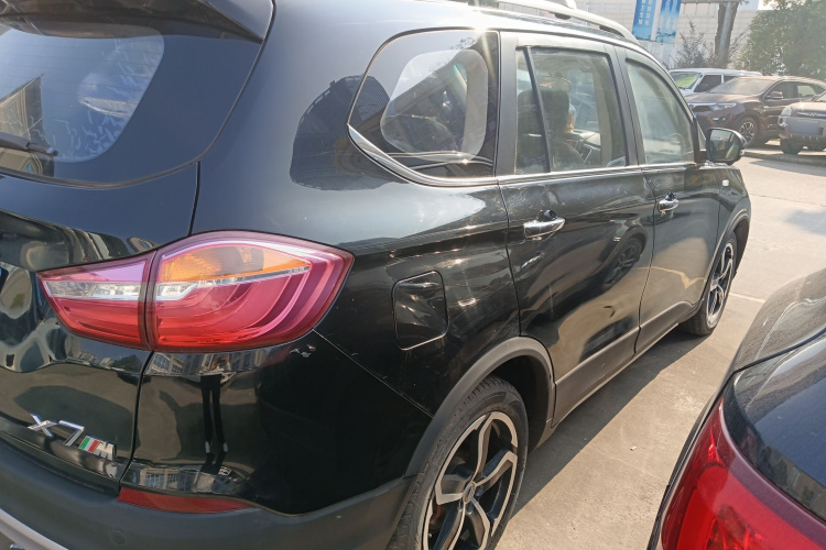 SWM斯威汽车 SWM斯威X7 2017款 1.5T 自动智享型 7座车身外观7