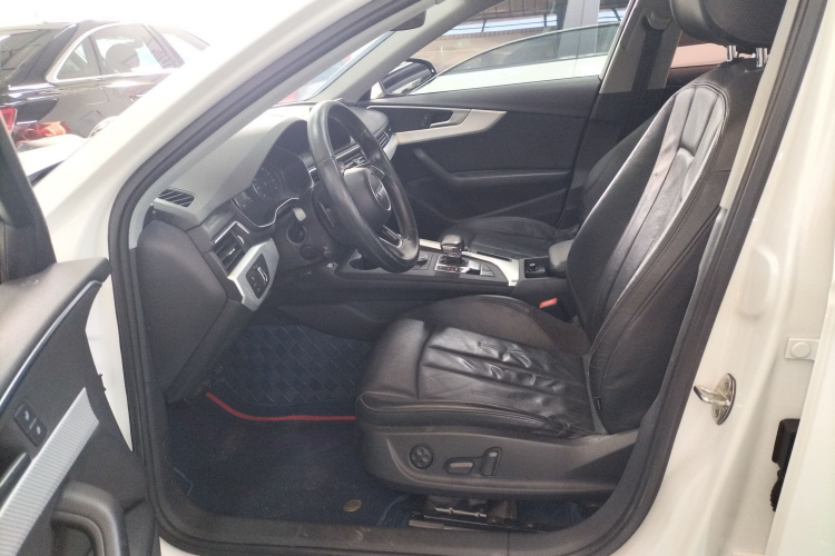 奥迪A4L 2017款 40 TFSI 时尚型中控内饰19