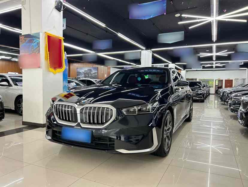 宝马5系 2025款 530Li 领先型 豪华套装(1)