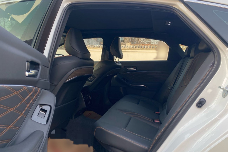 丰田 亚洲龙 2024款 双擎 2.5L XLE尊贵版中控内饰7004