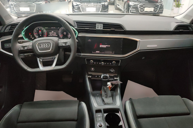 奥迪Q3 2023款 35 TFSI 时尚动感型（1.5T）中控内饰7002