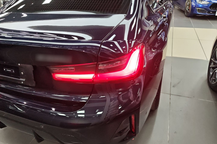 宝马3系 2025款 330Li M运动曜夜套装车身外观9