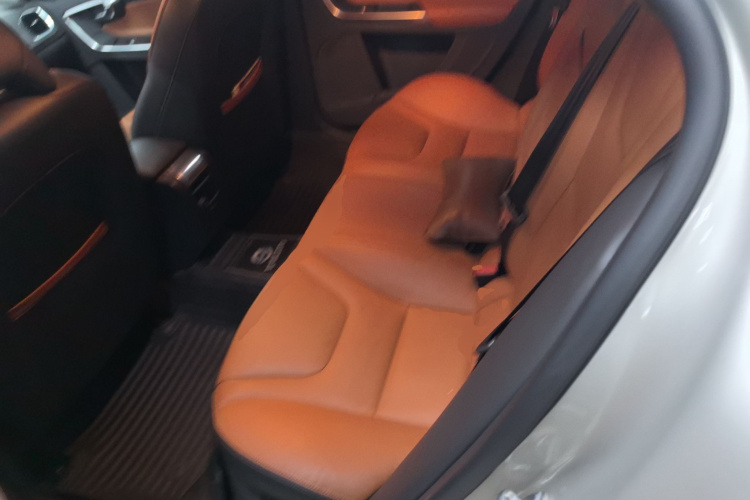 沃尔沃S60 2019款 S60L T5 智远版中控内饰21