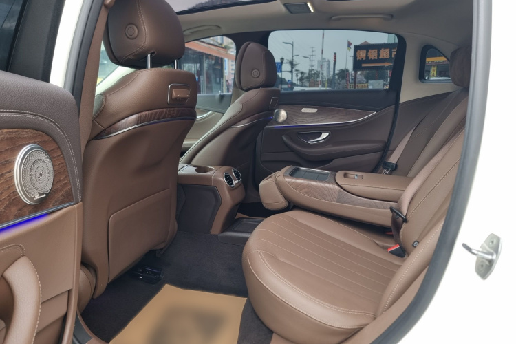 奔驰E级 2019款 改款 E 300 L 时尚型中控内饰7003