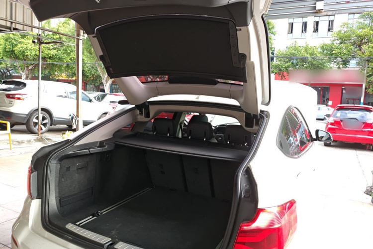 宝马3系GT 2017款 320i 时尚型机舱底盘23