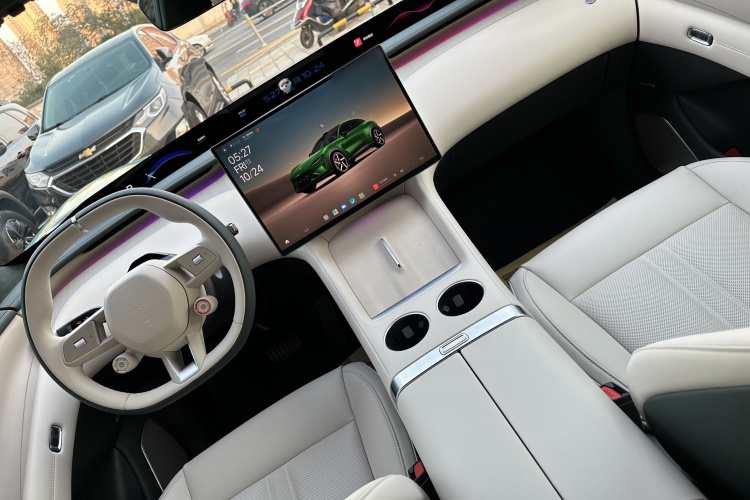 小米汽车 小米YU7 2025款 超长续航高性能四驱Max版中控内饰7007