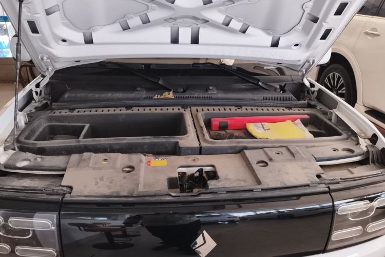 宝骏悦也 2023款 旗舰版机舱底盘24