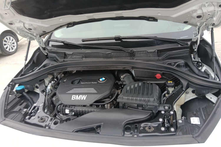 宝马2系旅行车 2016款 218i 领先型机舱底盘24