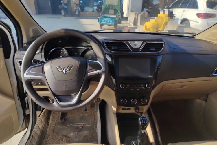 五菱汽车 五菱宏光 2015款 1.5L S1舒适国V中控内饰12