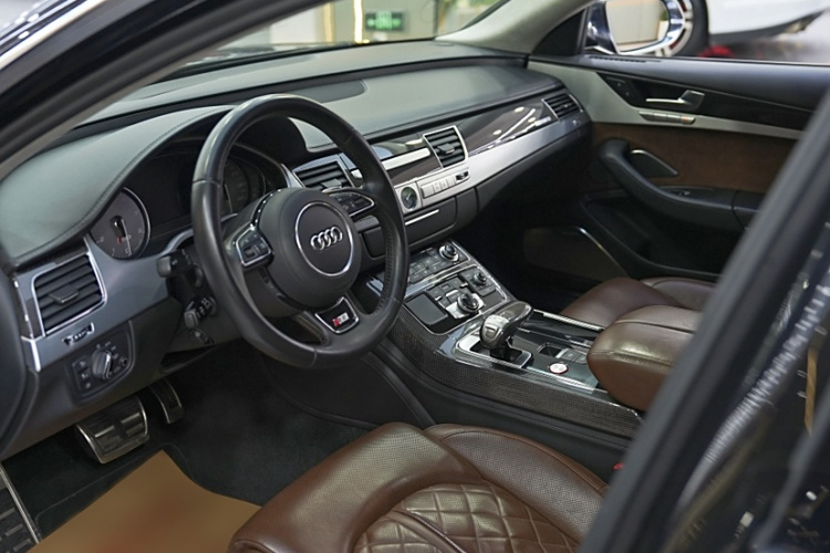 奥迪S8 2013款 S8 4.0TFSI quattro中控内饰7001