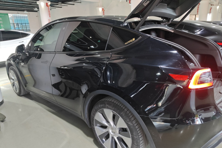 特斯拉 Model Y 2022款 改款 后轮驱动版车身外观4