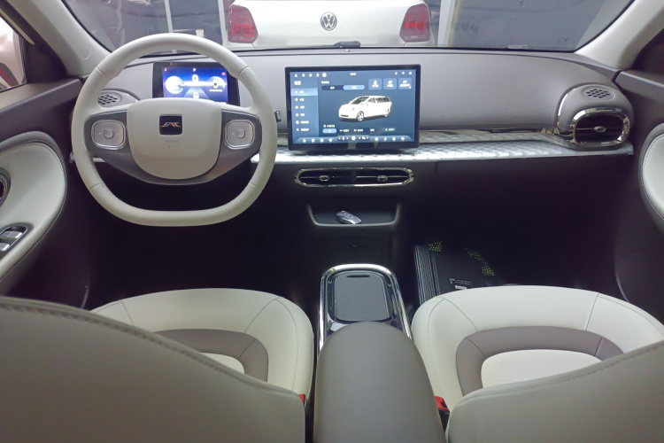 江淮钇为 钇为3 2023款 405km Air中控内饰7002