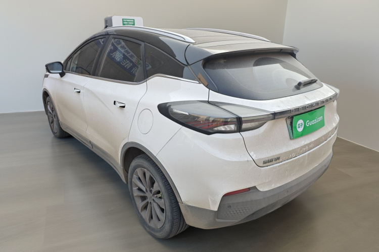 吉利几何C 2022款 550KM 西柚Pro车身外观5