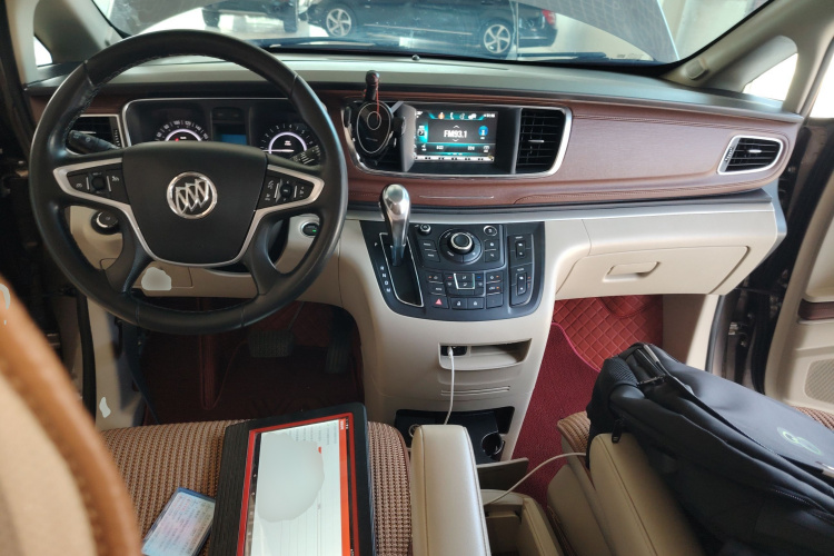 别克GL8 2017款 25S 豪华型 国V中控内饰7002