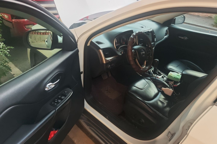 Jeep 自由光 2017款 2.0L 优越版中控内饰7003