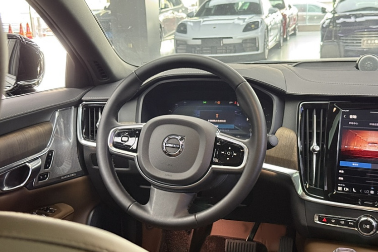 沃尔沃S90 2025款 B5 智雅豪华版中控内饰7010