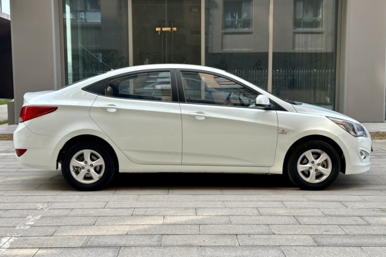 现代 瑞纳 2014款 1.4L 手动智能型GLS车身外观6003