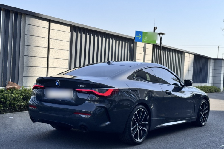 宝马4系 2023款 430i M运动曜夜套装车身外观6003