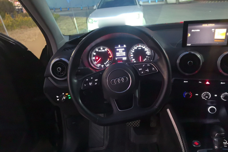 奥迪Q2L 2022款 35 TFSI 进取动感型中控内饰13