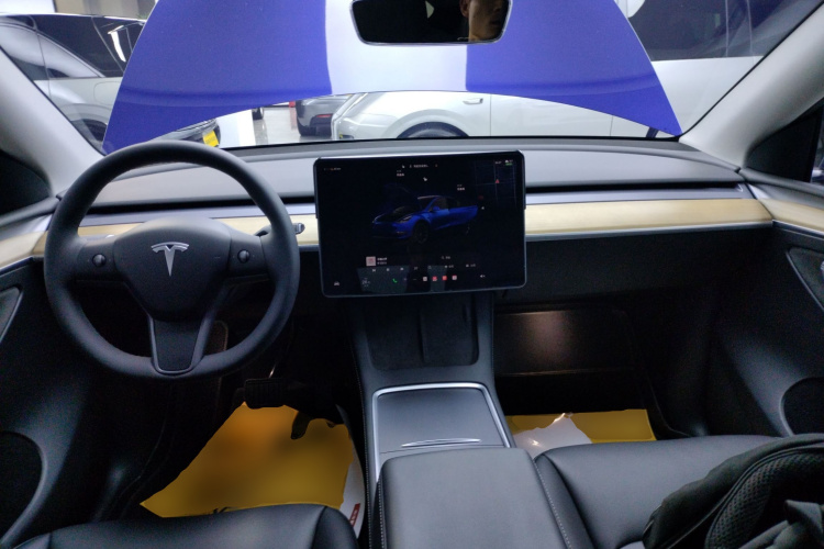 特斯拉 Model Y 2022款 长续航全轮驱动版中控内饰7002