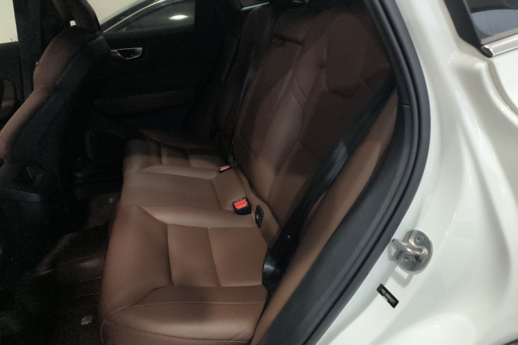 沃尔沃XC60 2024款 B5 四驱智逸豪华版中控内饰21