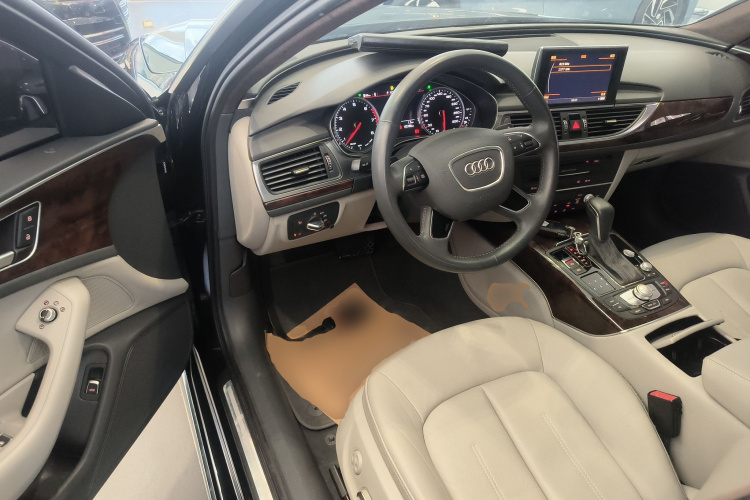 奥迪A6L 2016款 30 FSI 舒适型中控内饰7003