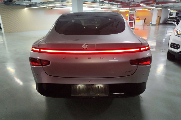 小鹏P7 2023款 P7i 702 Pro车身外观6004