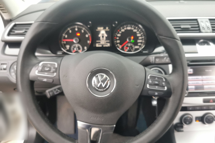 大众 迈腾 2015款 1.8TSI 豪华型中控内饰13