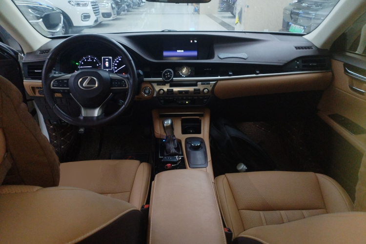 雷克萨斯ES 2015款 200 精英版中控内饰12