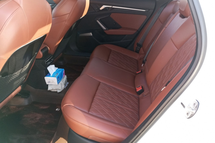 奥迪A3 2025款 A3L Limousine 35TFSI 飞驰尊享型中控内饰21