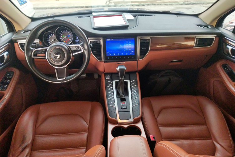 众泰SR9 2017款 2.0T 自动极致之光版中控内饰7002