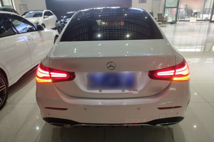 奔驰A级 2024款 A 200 L 时尚型车身外观6