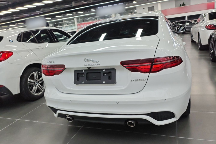 捷豹XEL 2024款 2.0T 250PS R-DYNAMIC S进取运动版车身外观6004