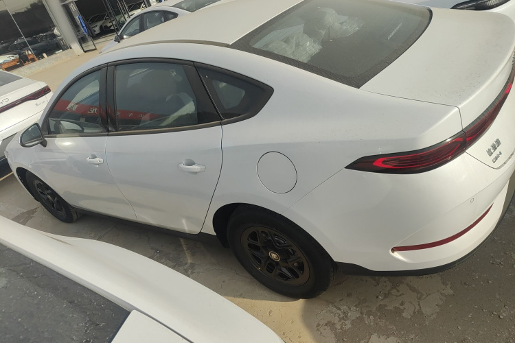 比亚迪 秦PLUS 2025款 DM-i 智驾版 55KM领先型车身外观4