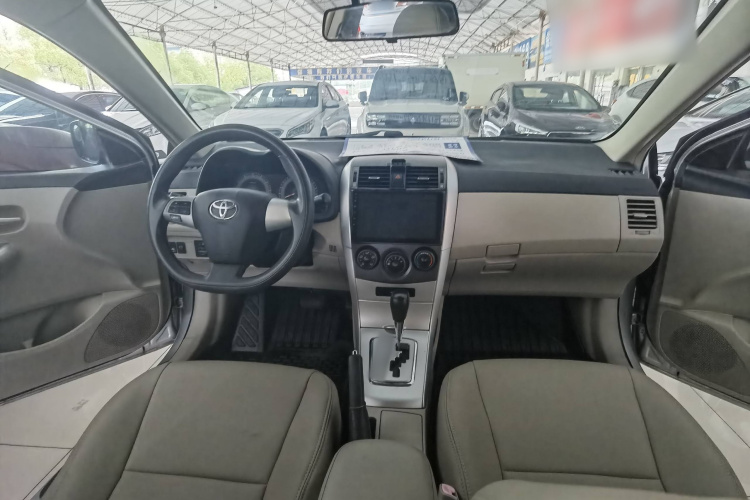 丰田 卡罗拉 2013款 特装版 1.6L 自动炫酷型GL中控内饰7002