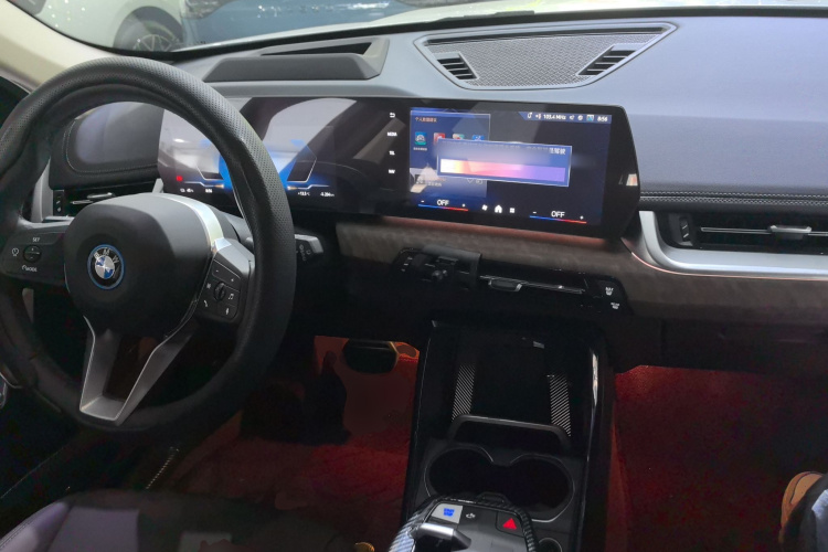 宝马iX1 2023款 xDrive30L X设计套装中控内饰7002