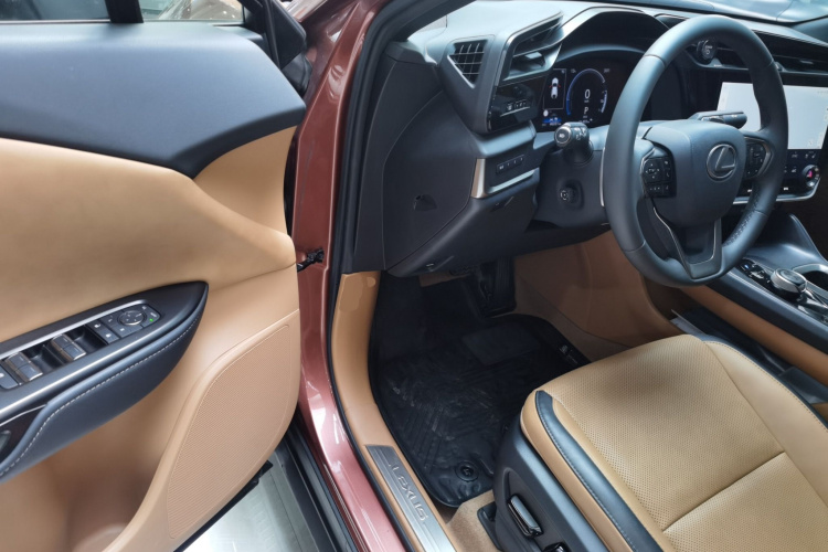 雷克萨斯RZ 2023款 450e 四驱纵享版中控内饰7003