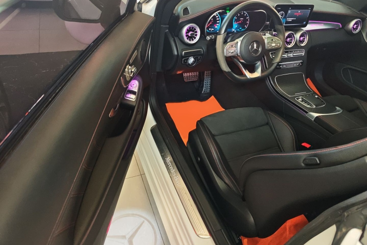 奔驰C级(进口) 2022款 改款 C 260 轿跑车中控内饰7003