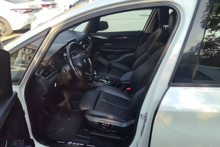 宝马2系旅行车(进口) 2015款 218i 运动设计套装中控内饰19