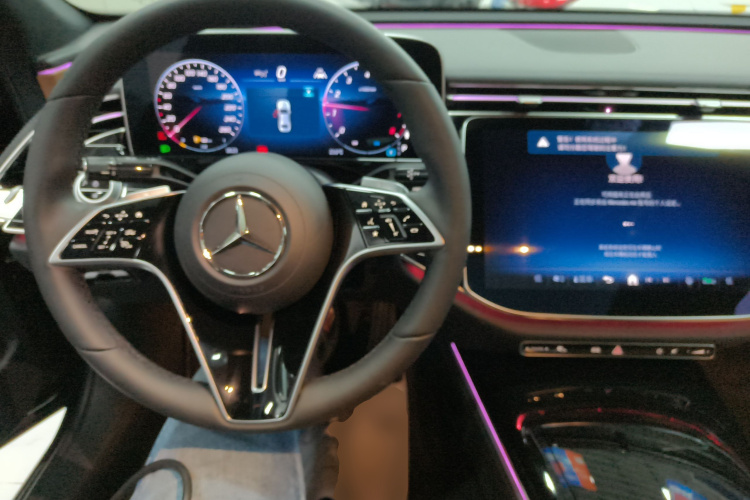 奔驰E级 2025款 改款 E 260 L中控内饰7002