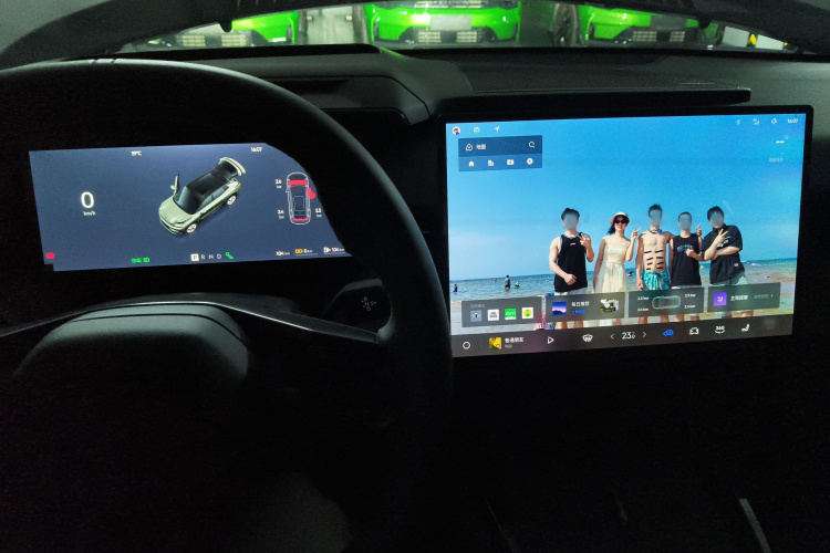 领克08 EM-P 2023款 120km 长续航Halo中控内饰7002