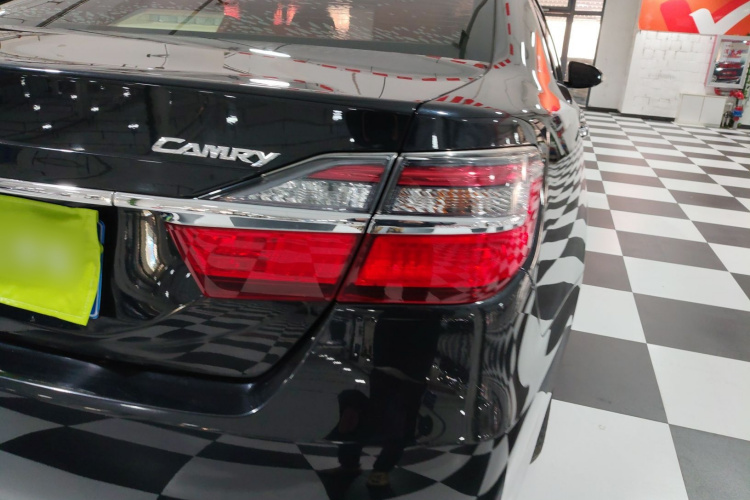 丰田 凯美瑞 2016款 2.0E 十周年纪念精英版车身外观9