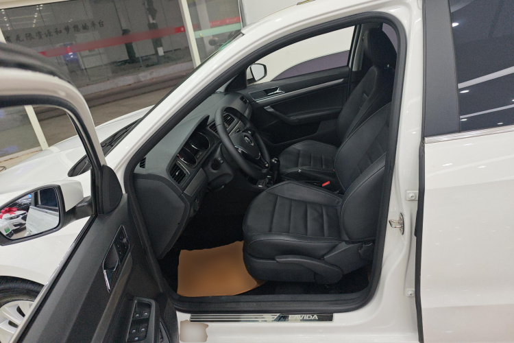 大众 朗逸 2017款 1.6L 手动舒适版中控内饰19