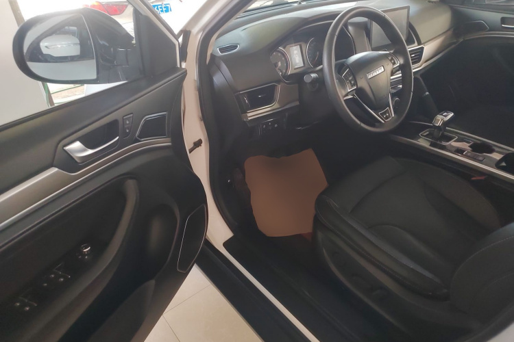 哈弗H6 2021款 运动版 1.5T 自动精英智联型 U型格栅中控内饰20