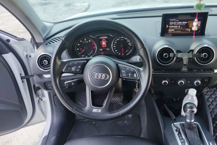 奥迪A3 2020款 Sportback 35 TFSI 进取型 国VI中控内饰13