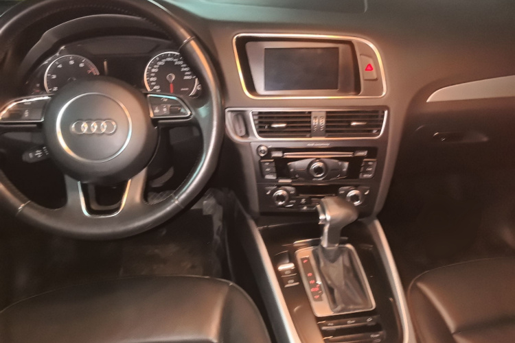 奥迪Q5 2015款 40 TFSI 技术型中控内饰7002