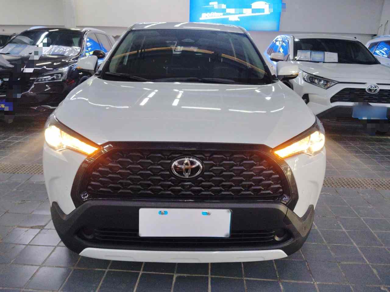 丰田 卡罗拉锐放 2023款 2.0L 先锋版(1)