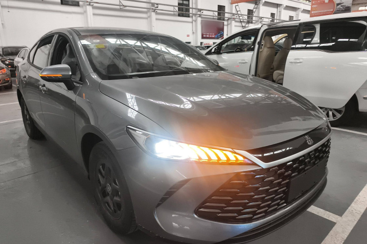 比亚迪 秦PLUS 2025款 DM-i 智驾版 55KM领先型车身外观3