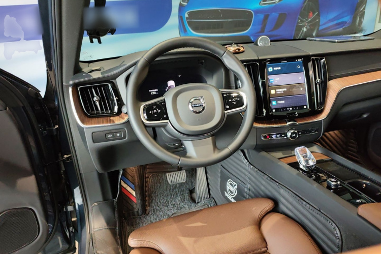 沃尔沃XC60新能源 2024款 T8 插电混动 长续航四驱智远豪华版中控内饰13